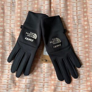 The North Face/SKIMS Collab Black Insulated Gloves